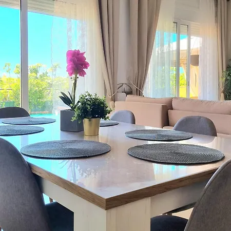 Lejlighed Charming With A Cozy Terrace
