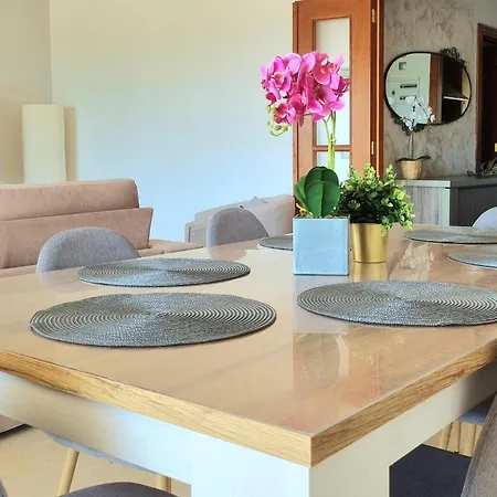 Charming Apartment With A Cozy Terrace Апартаменты *