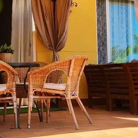 Appartement Spacious With Garden & Terrace
