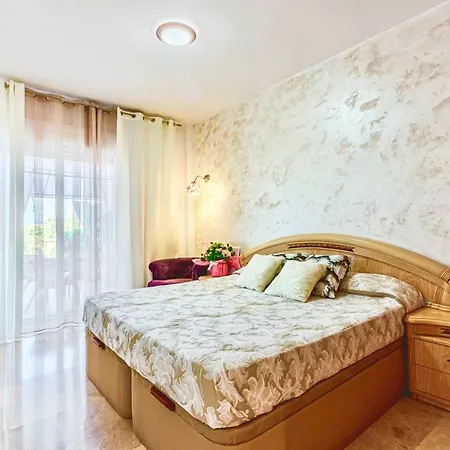 Апартаменты Charming Apartment With A Cozy Terrace *